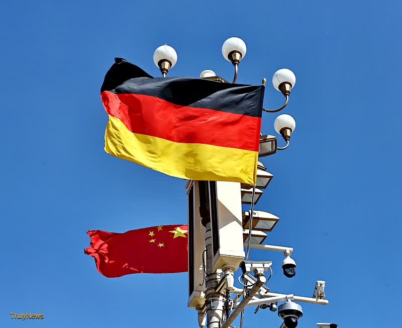 Chinese, German banks issue first batch of 0m funds