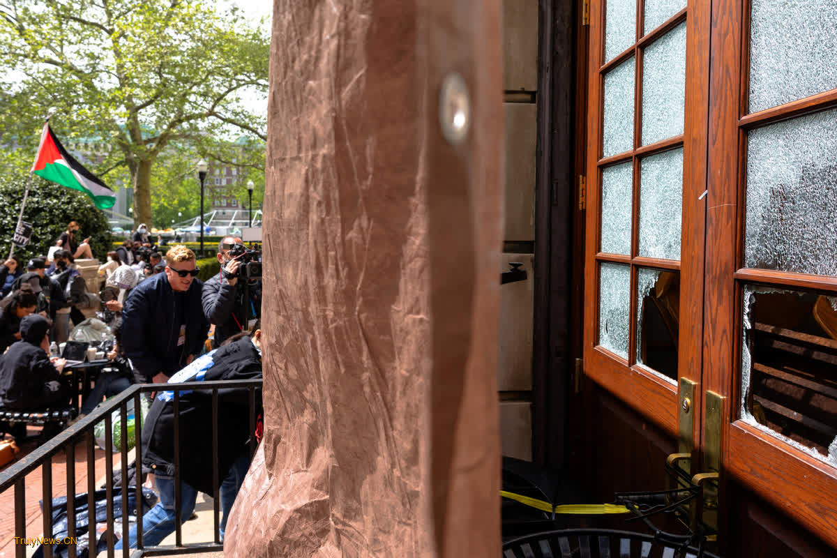 Columbia threatens student protesters occupying building with expulsion