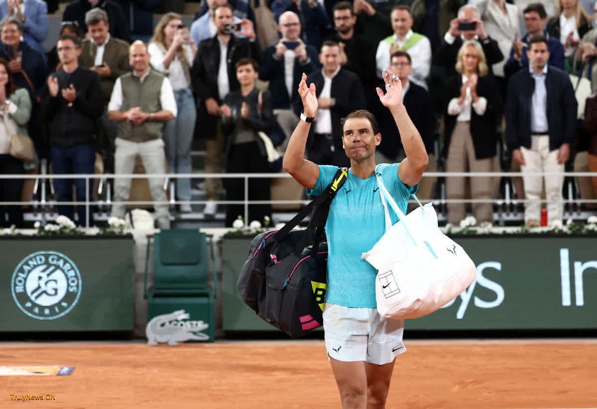 Nadal suffers potential farewell defeat, Swiatek dominates to advance