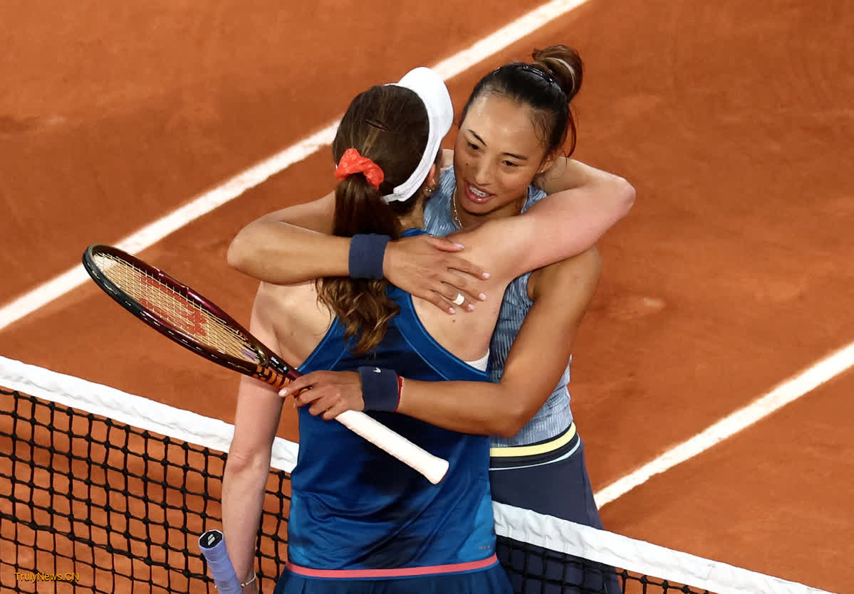 Zheng cruises into French Open 2nd round as Cornet ends her career in tears