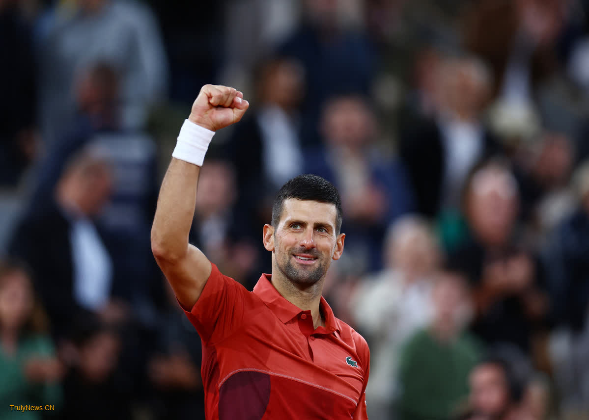 Djokovic untroubled at French Open as fans hit by alcohol ban