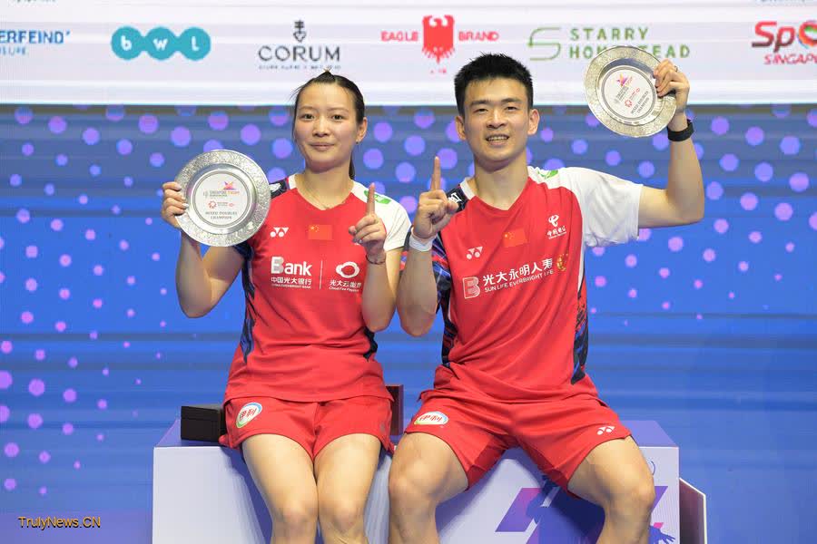 Chinese shuttlers claim 4 golds at Singapore Open