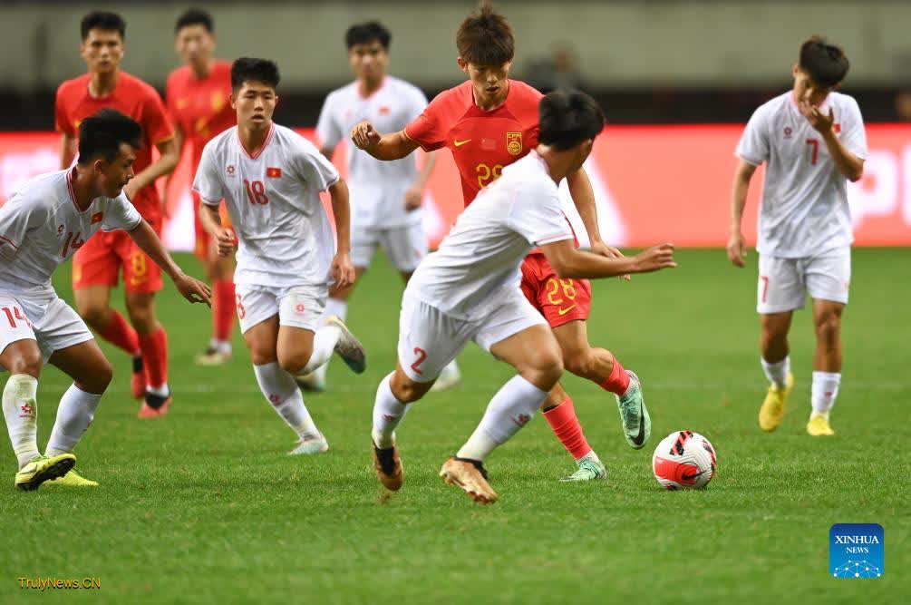 China edge Vietnam in Huashan Cup opener