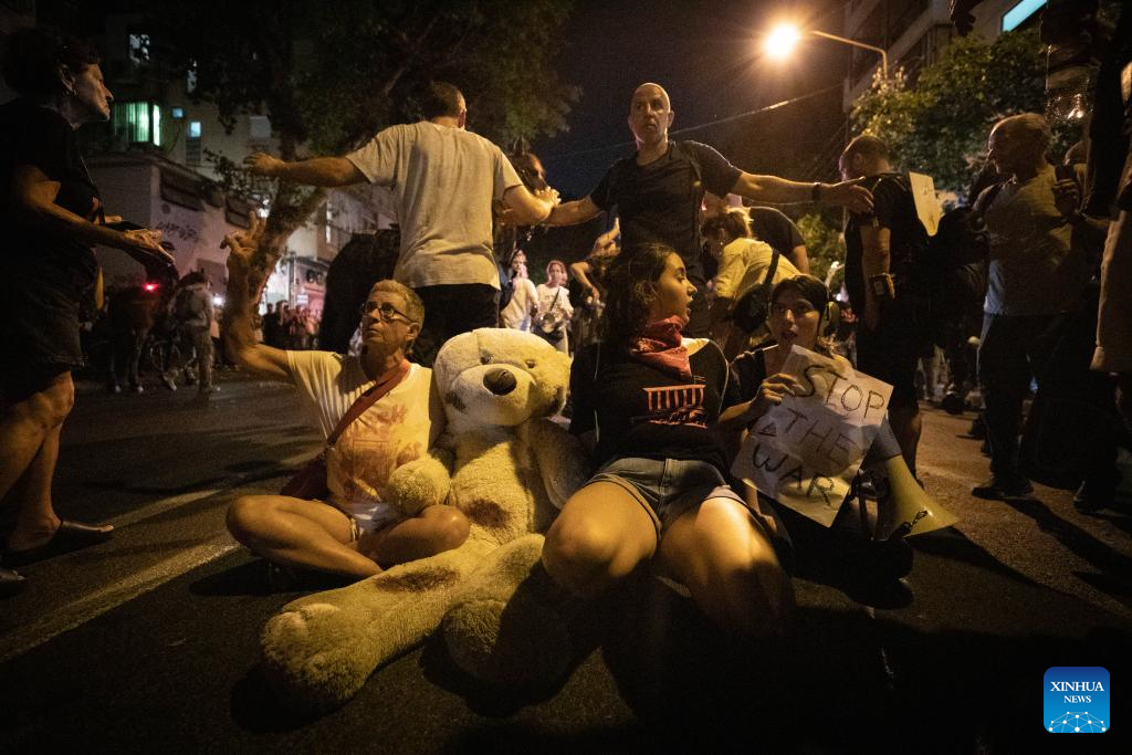 People call for immediate Gaza ceasefire in demonstration in Tel Aviv, Israel