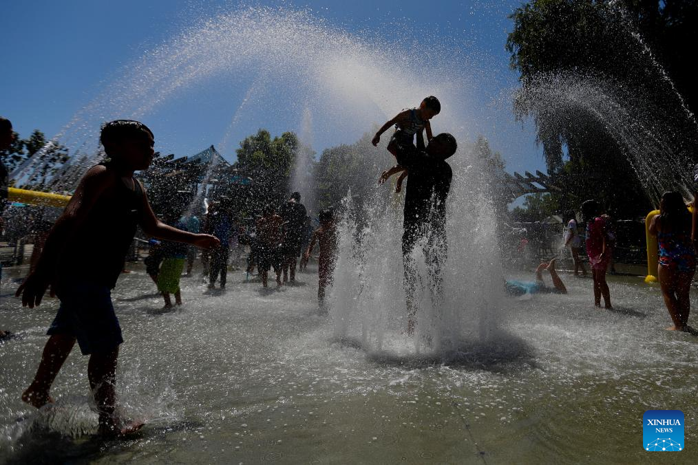 Heat wave scorches U.S., bringing record-breaking temperatures