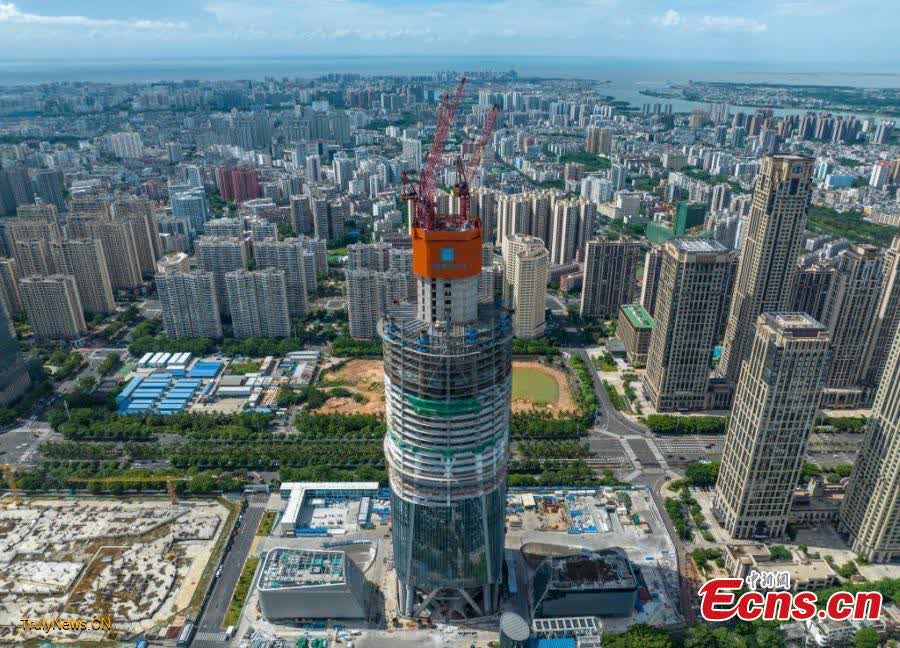 Tallest building in Hainan surpasses halfway construction point