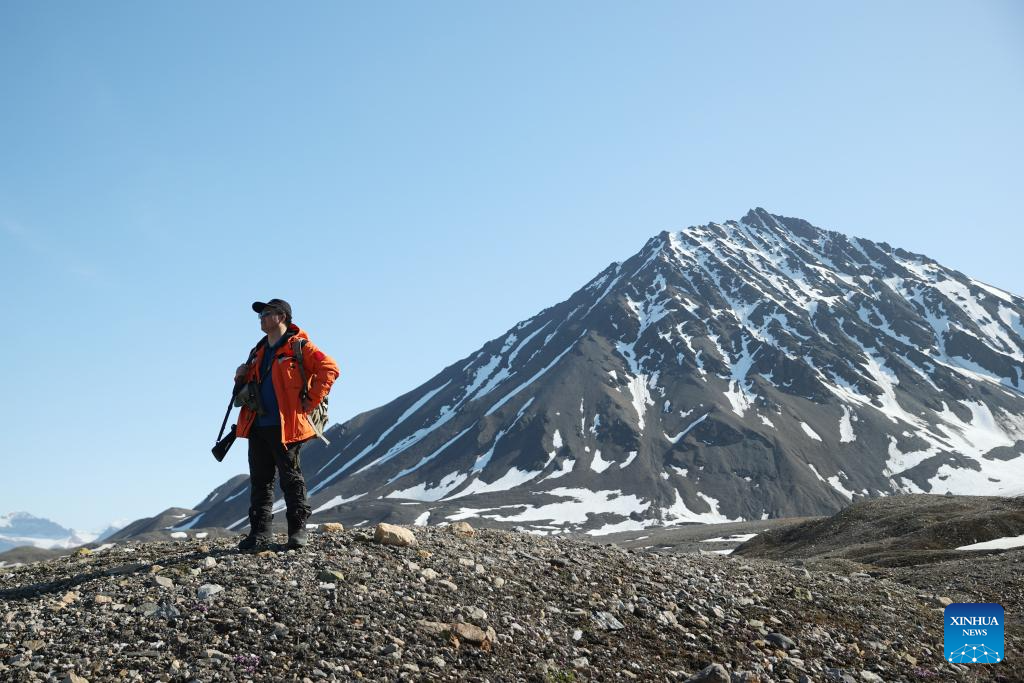 Scientists of Chinese Arctic expedition team conduct research in Norway