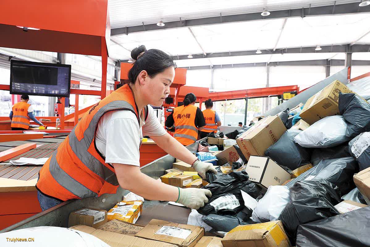 China’s express delivery volume crosses 80b in H1