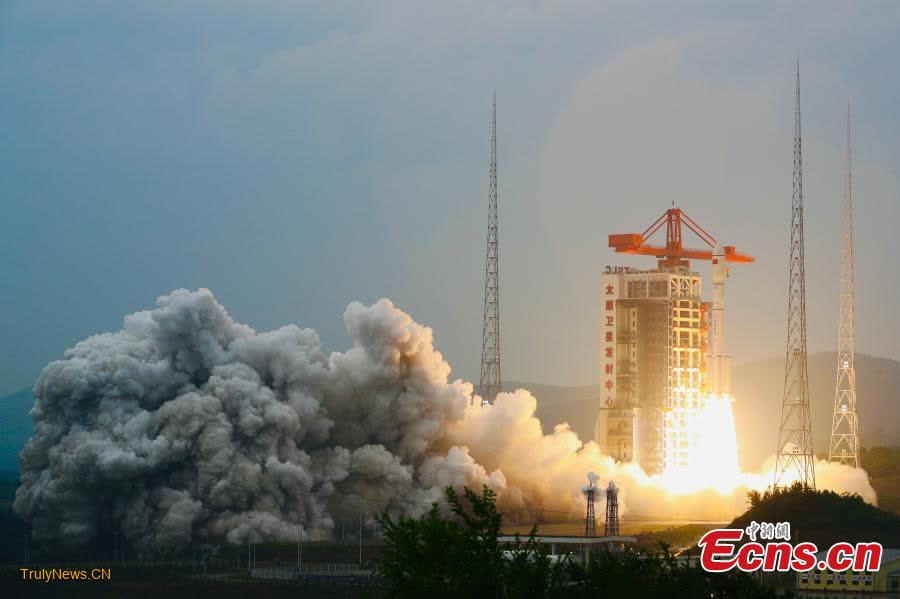 China’s modified Long March rocket sends satellite group into space