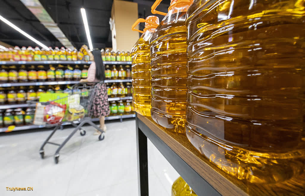 Mixed edible oil transport slammed