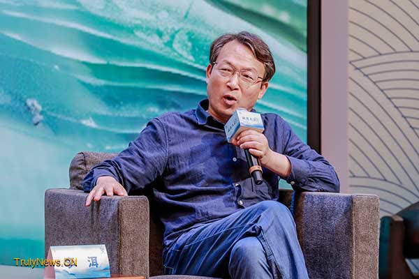 Writers share insights at Shandong conference