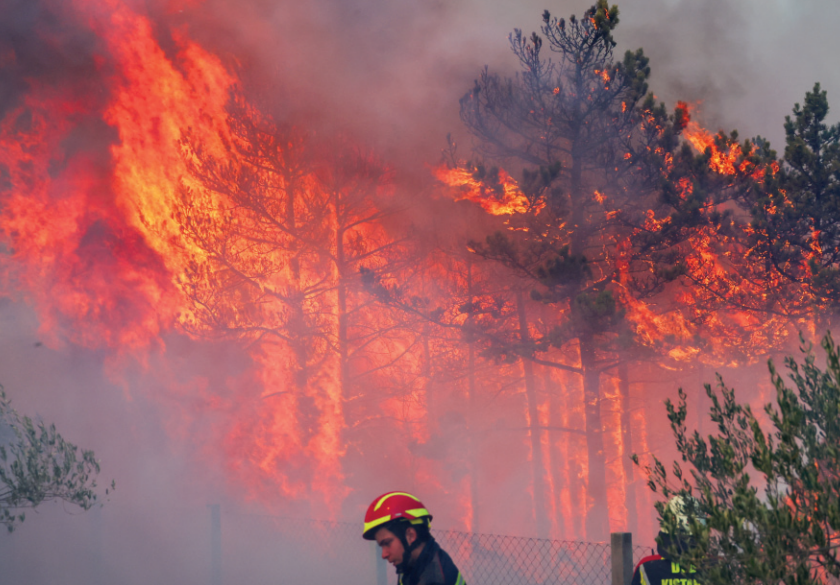 Wildfires rage in Balkans and Greece