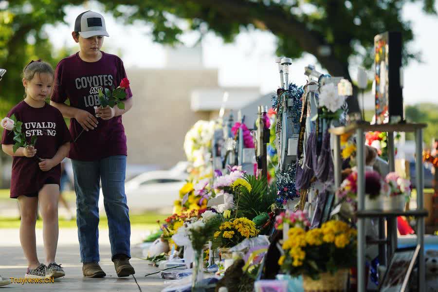 U.S. schools reopen amid growing calls to combat youth gun violence