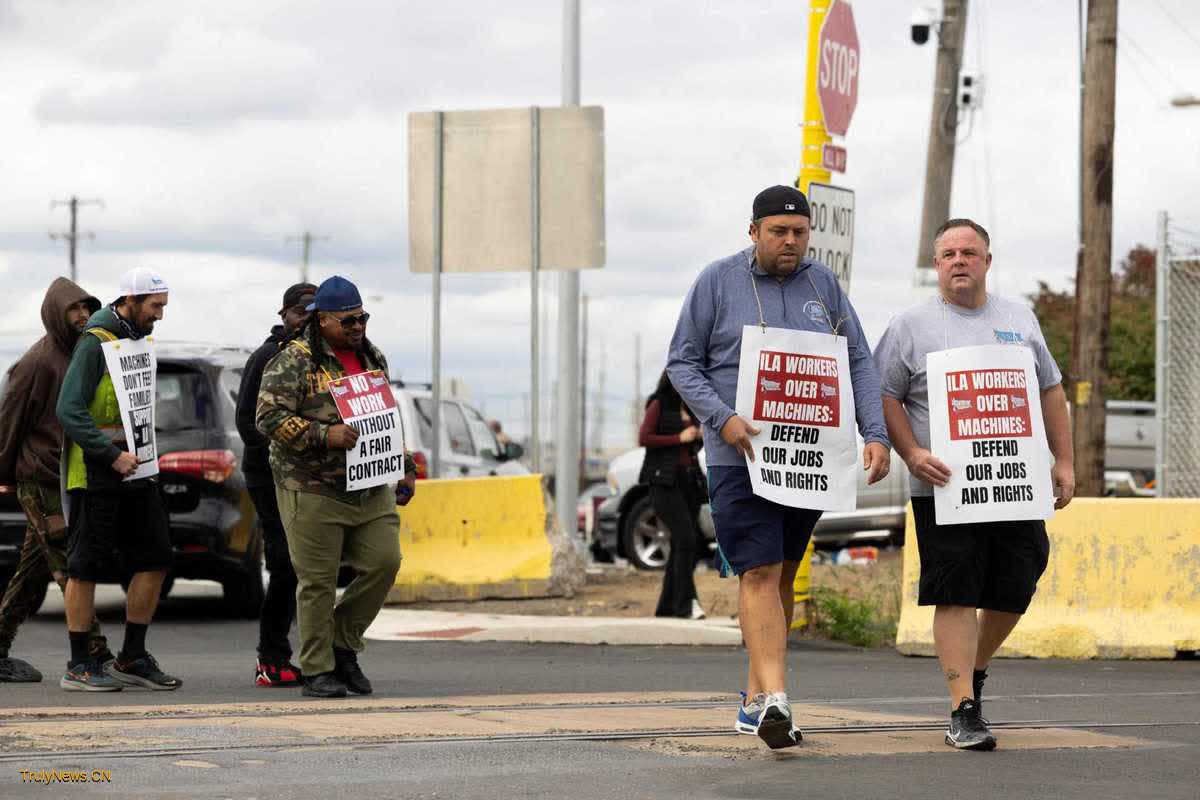 US ports strike suspended until January