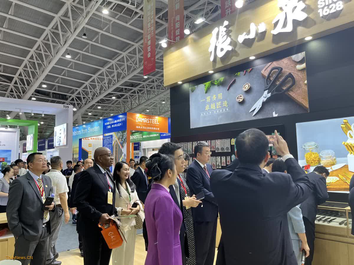 Yangjiang fair boosts Sino-foreign collaboration in cutlery industry