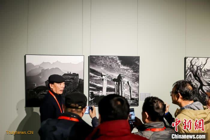 International photography week opens in Beijing, featuring over 5,400 works