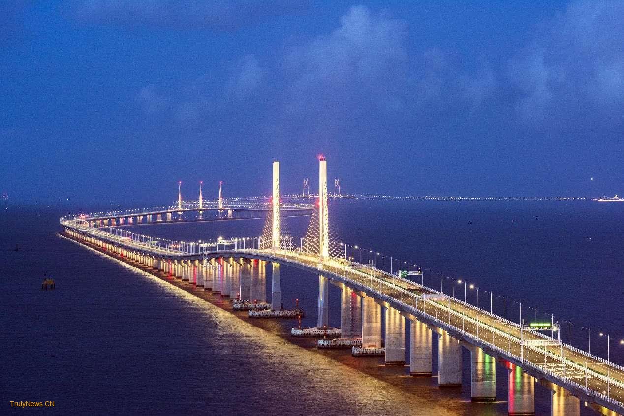 Hong Kong-Zhuhai-Macao Bridge accelerates integrated development of three places