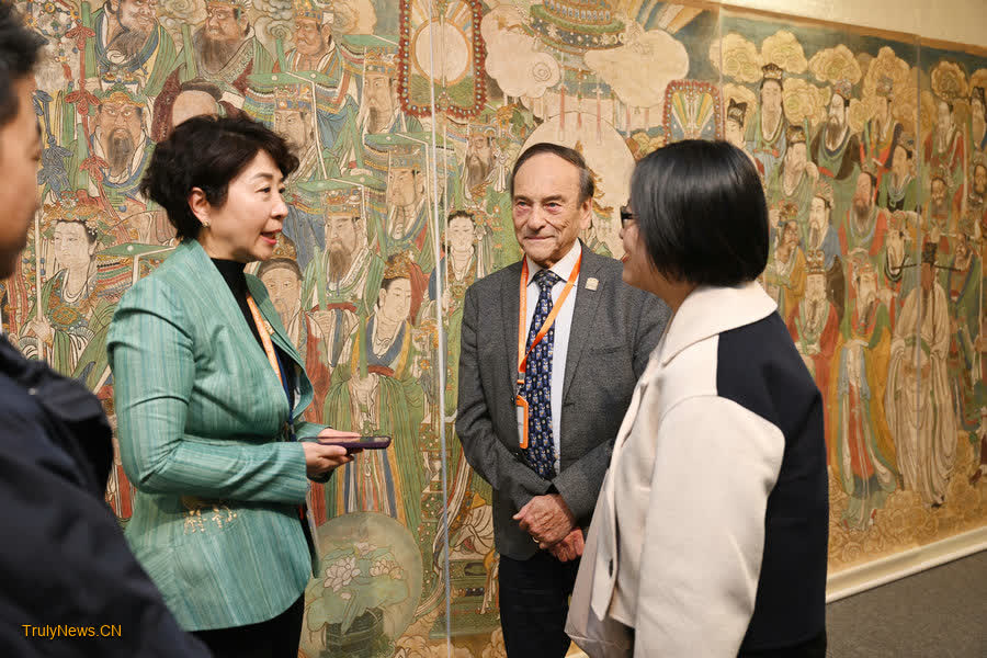 Yongle Palace mural art goes to Paris