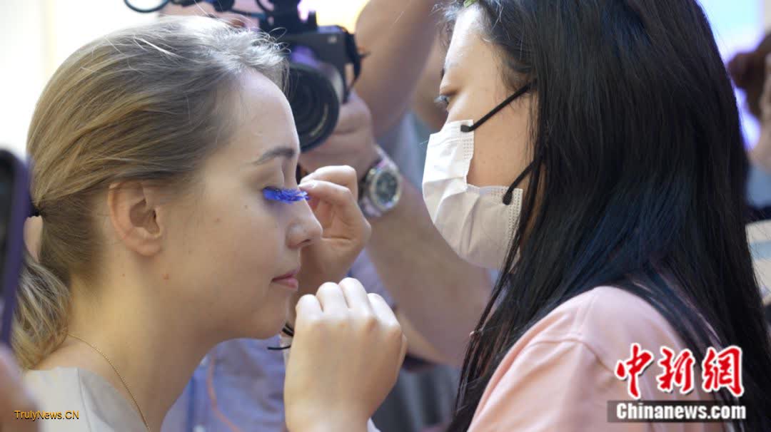 E China’s Pingdu produces 70 percent of world’s false eyelashes