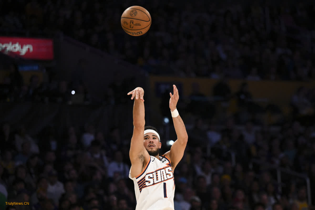 Booker and Suns scorch the Lakers