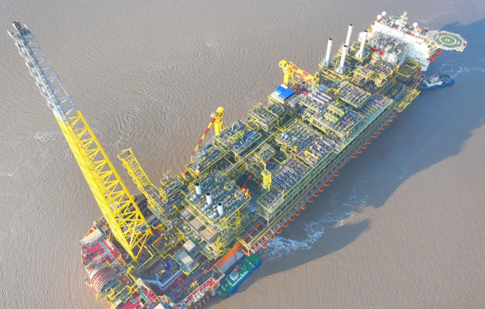 World’s largest-tonnage FPSO ship sets sail in Jiangsu, acting as ‘floating offshore refinery’