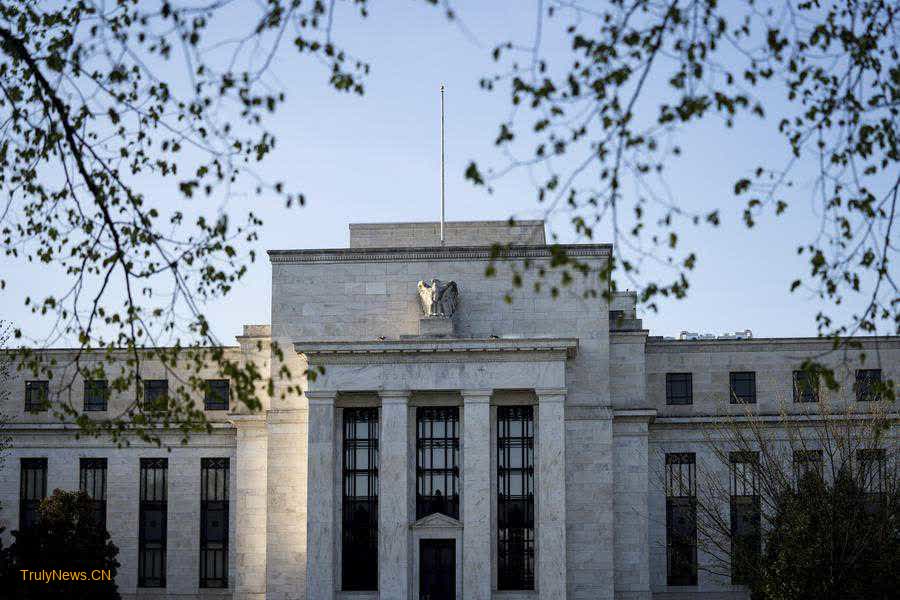 U.S. Fed slashes rates by 25 basis points, bracing for policy uncertainty