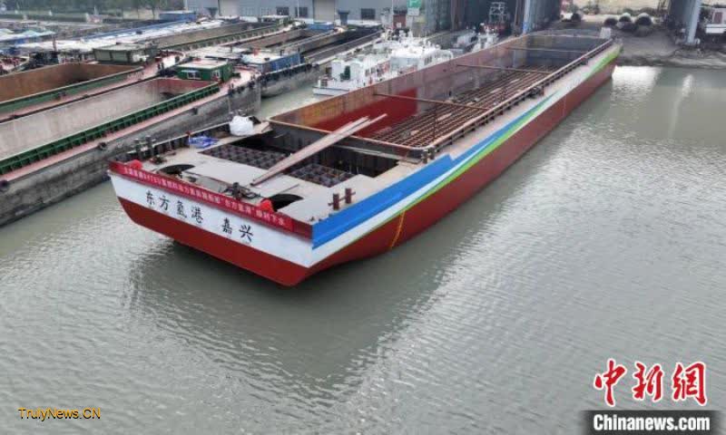 China launches hydrogen-powered container ship, capable of sailing 380 kilometers